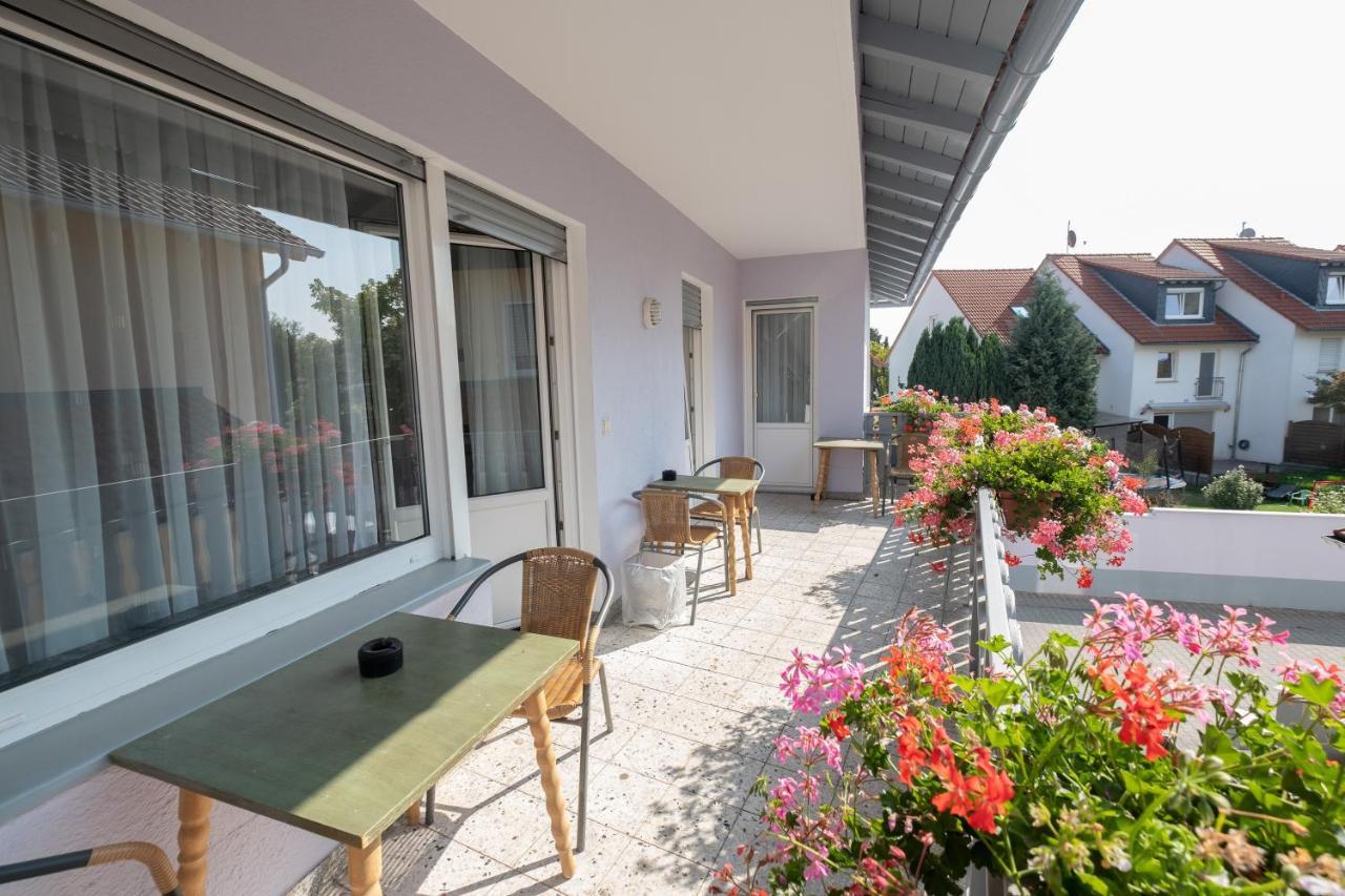 Schnitzelhaus Und Pension Stadt Rosbach Rosbach vor der Höhe Exterior foto